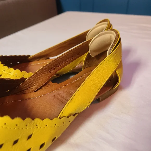 Spring Step Yellow Flats Size 36 - Picture 2 of 10
